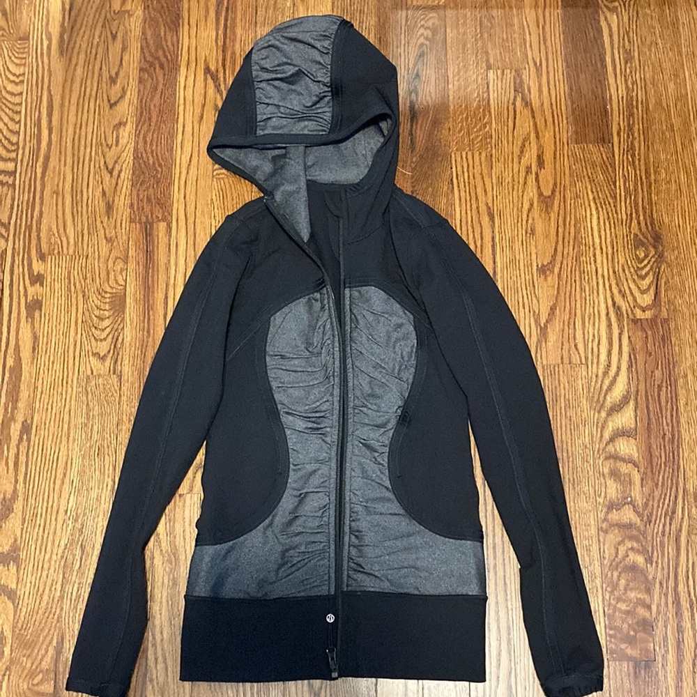 Lululemon Jacket - Size 4